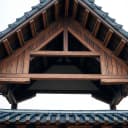 맞배집의 춤과 곡선